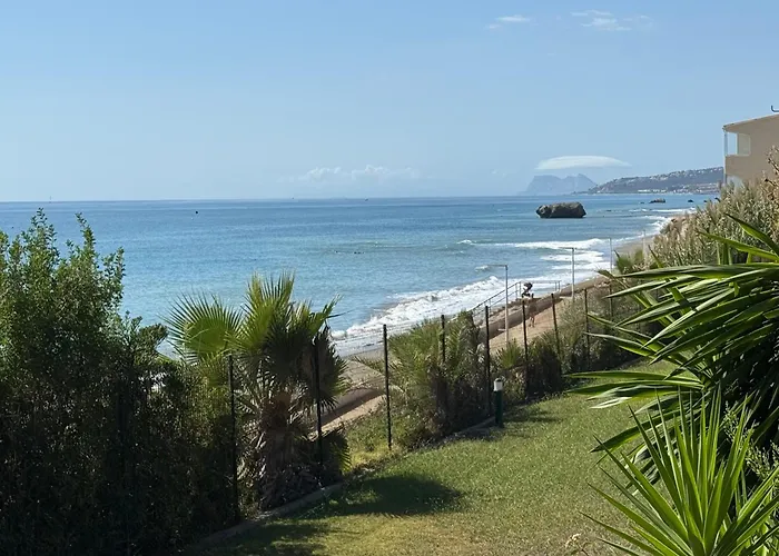 House Bermuda בית נופש *