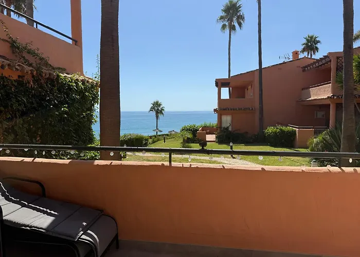 בית נופש House Bermuda אסטפונה