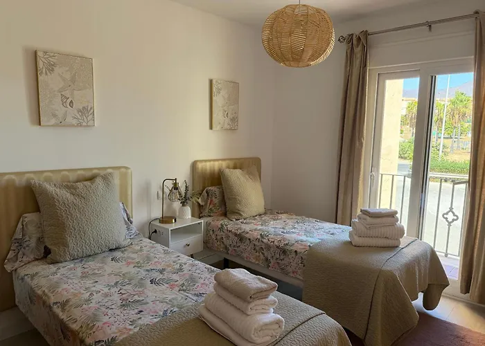 House Bermuda בית נופש *