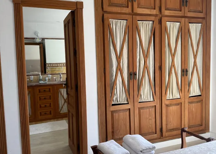 House Bermuda אסטפונה