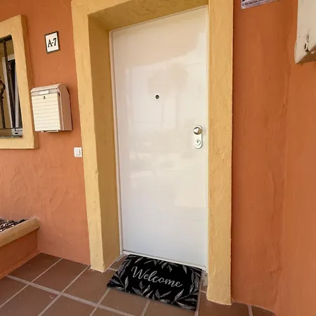 House Bermuda * 埃斯特波纳