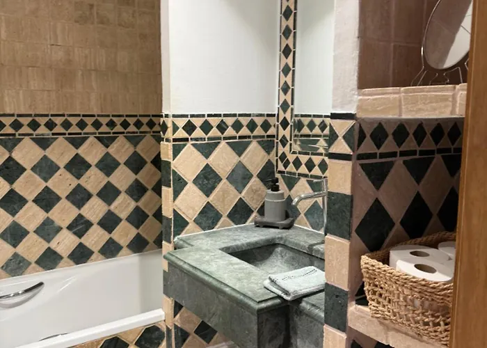 House Bermuda * 埃斯特波纳