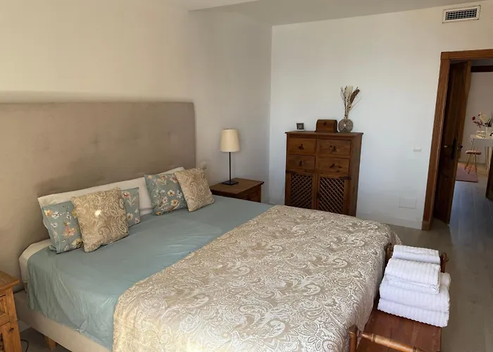 House Bermuda * 埃斯特波纳