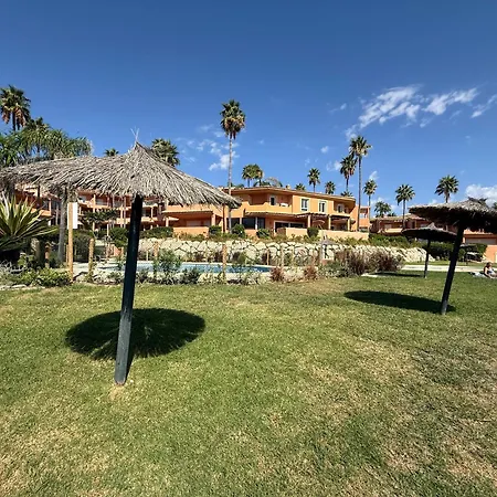 House Bermuda Естепона